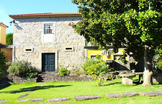 Excellent Cottage in Santa Comba With Communal Swimming Pool - Foto 1