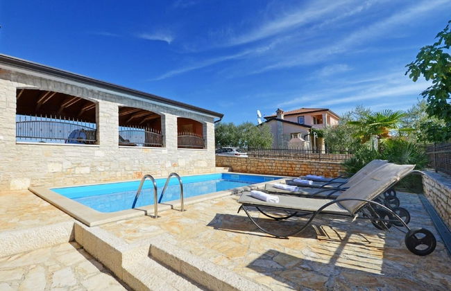 Cozy Holiday Home in Rogovici With Swimming Pool - Foto 1