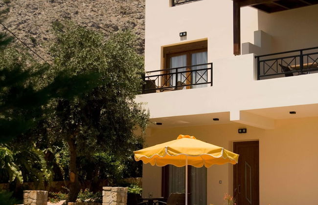 Beautiful Villa With Swimming Pool - Photo 31