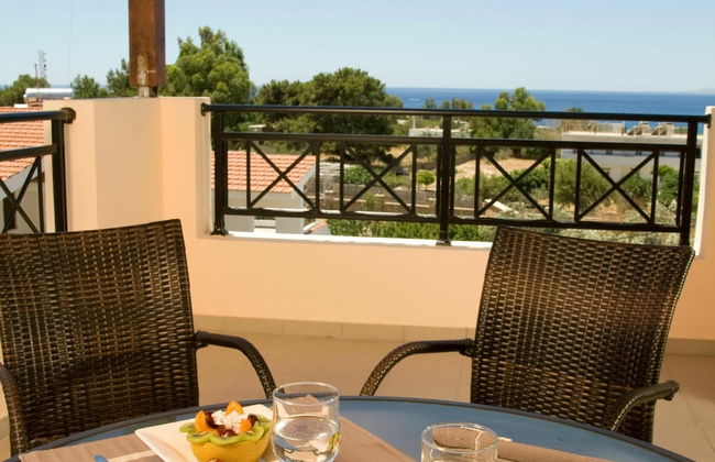 Beautiful Villa With Swimming Pool - Photo 24