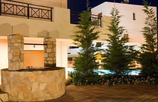Beautiful Villa With Swimming Pool - Photo 30