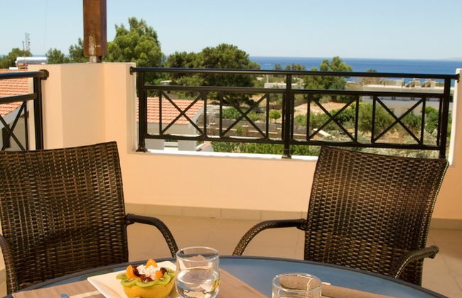 Beautiful Villa With Swimming Pool - Photo 9