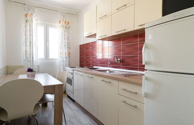 Simplistic Holiday Home in Rogoznica near Sea Beach - Foto 17