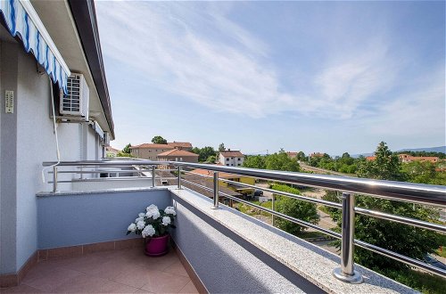 Foto 33 - Modern Apartment in Viskovo With Balcony