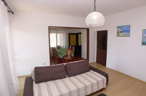 Foto 9 - 8 Person 3 Bed Apartment With Pool Near the Beach