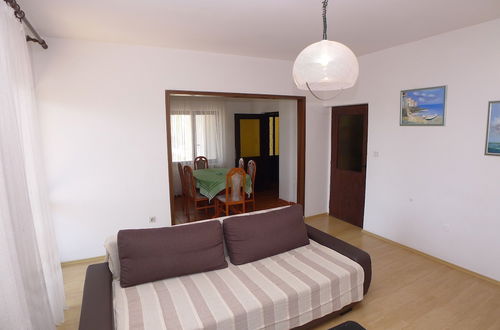 Photo 9 - 8 Person 3 Bed Apartment With Pool Near the Beach