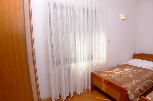 Foto 2 - 8 Person 3 Bed Apartment With Pool Near the Beach