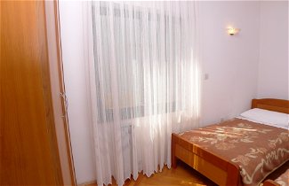 Foto 2 - 8 Person 3 Bed Apartment With Pool Near the Beach