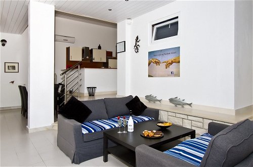 Photo 17 - Luxury Apartment With Pool, Large Patio & sea View