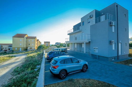 Photo 13 - Captivating Apartment in Novalja With Bbq, Parking & AC