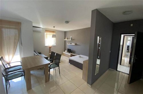 Foto 6 - Captivating Apartment in Novalja With Bbq, Parking & AC