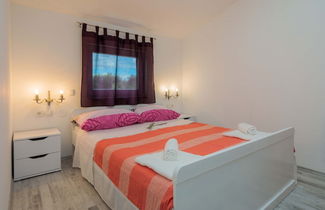 Photo 2 - A8 - Modern apt With Terrace, 3 min Walk to Beach