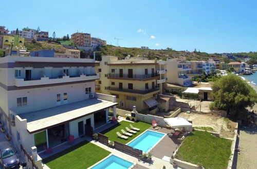 Photo 19 - Beachfront Villa With a Private Pool