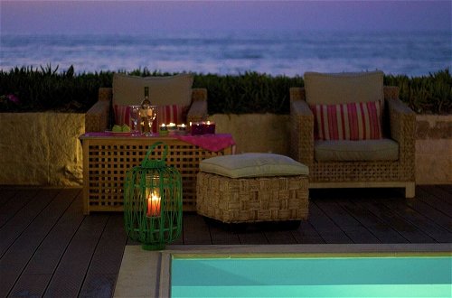 Foto 30 - Beachfront Villa With a Private Pool