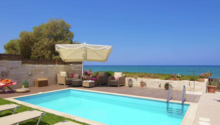 Foto 1 - Beachfront Villa With a Private Pool