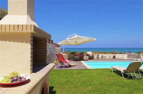 Photo 21 - Beachfront Villa With a Private Pool
