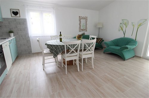 Photo 8 - New Spacious Apartment Direct on the Beach