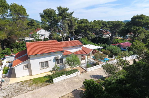 Foto 26 - Spacious Holiday Home in Molat With Pool