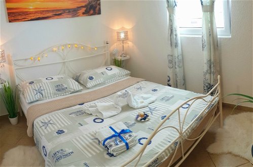 Photo 2 - A1- apt With Terrace, Just 3 min Walk to the Beach