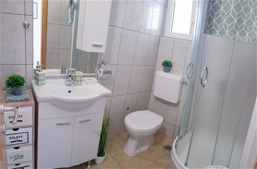 Photo 11 - A1- apt With Terrace, Just 3 min Walk to the Beach