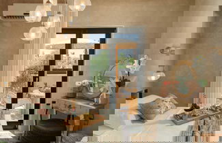 Photo 50 - Archetypo