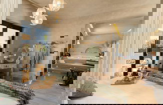 Photo 48 - Archetypo