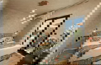 Photo 46 - Archetypo