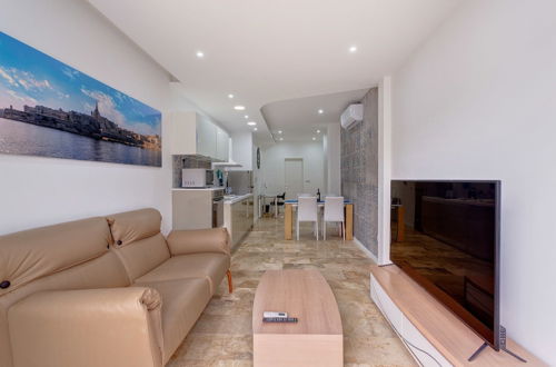 Photo 5 - Modern 2 Bedroom Apartment in St Julians