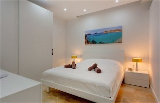 Photo 3 - Modern 2 Bedroom Apartment in St Julians