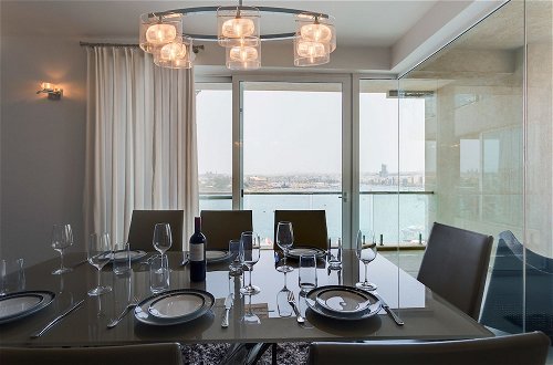 Foto 11 - Contemporary, Luxury Apartment With Valletta and Harbour Views