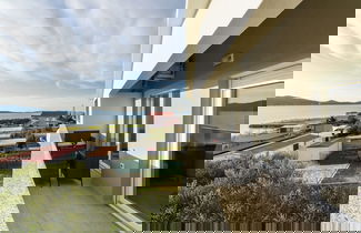 Foto 1 - Sea-view Apartment With Garden