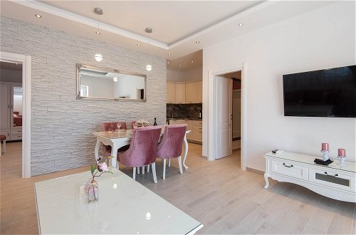 Photo 15 - Luxury Apartment Domenica