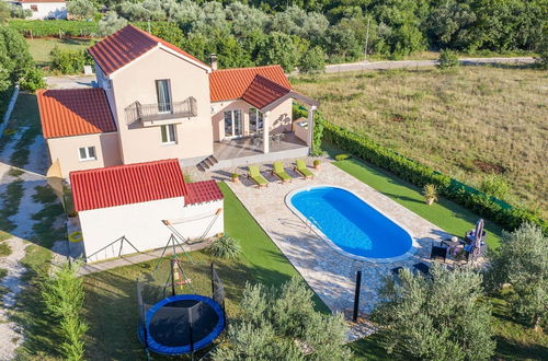 Photo 30 - Luxurious Holiday Home in Policnik With Swimming Pool