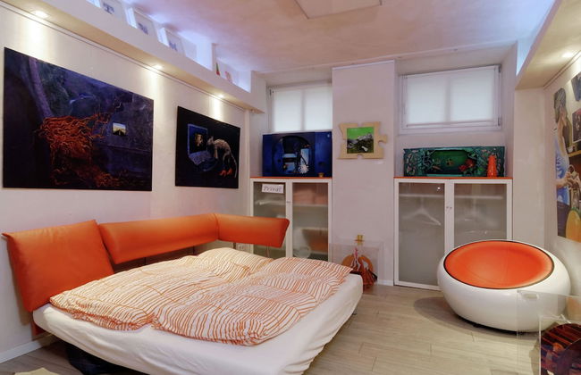 Contemporary Apartment in Kreuzberg, Berlin - Photo 4
