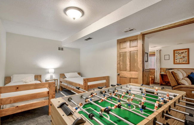 5BD Mountain Getawayhot Tub & Foosball - Photo 7