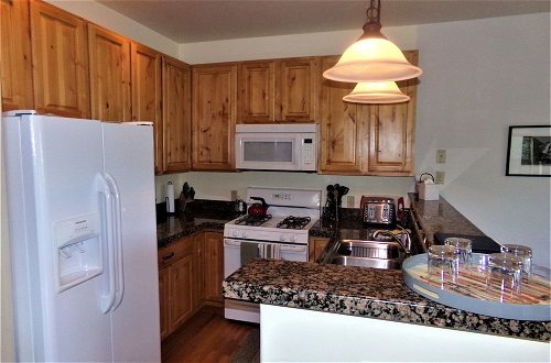 Photo 12 - Anemone Townhome 3 Bed 3 Bath