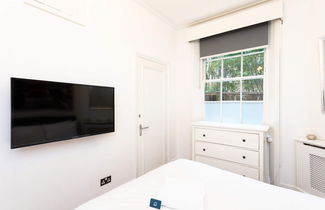 Photo 3 - Bright Warwick Chambers Apartment