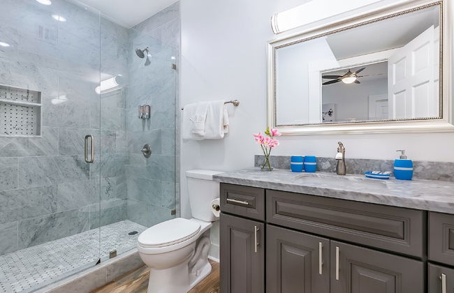 Urban Oasis 4BD House close to FQ - Photo 10