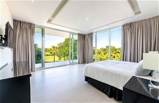 Photo 2 - Ultra Modern Villa with Chef & Maid