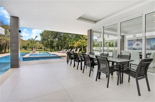 Foto 62 - Ultra Modern Villa with Chef & Maid
