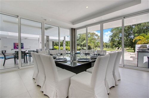 Foto 29 - Ultra Modern Villa with Chef & Maid