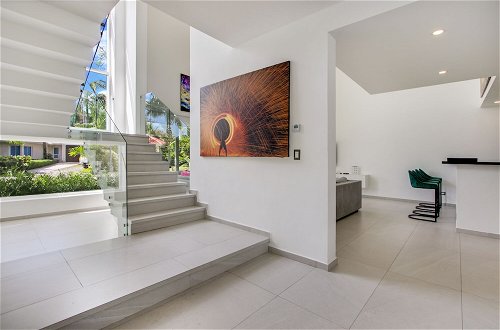 Foto 38 - Ultra Modern Villa with Chef & Maid