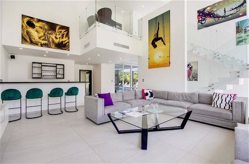 Foto 42 - Ultra Modern Villa with Chef & Maid