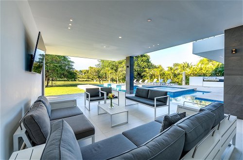 Foto 27 - Ultra Modern Villa with Chef & Maid