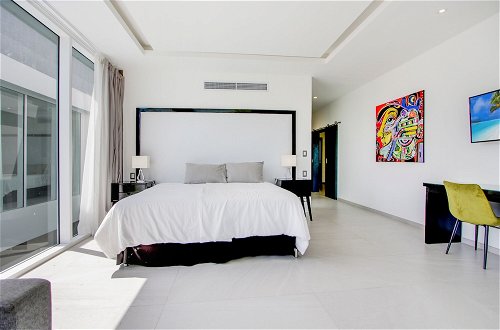 Photo 9 - Ultra Modern Villa with Chef & Maid