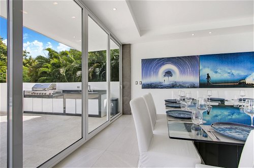 Foto 23 - Ultra Modern Villa with Chef & Maid