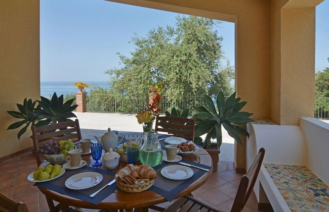 Villa Le Sorbe 12 in Caronia - Photo 2