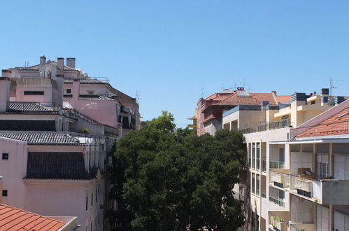 Photo 23 - Quiet and Sunny central Lisbon apartment