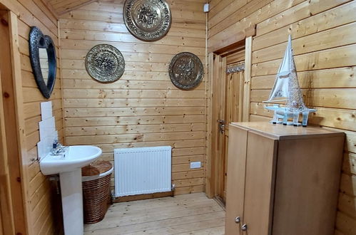 Photo 10 - Beautiful 1-bed Log Cabin in Retford Close to A1