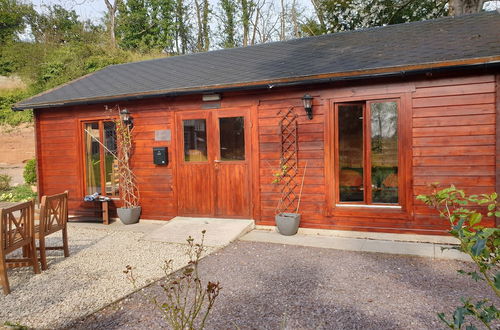 Photo 1 - Beautiful 1-bed Log Cabin in Retford Close to A1